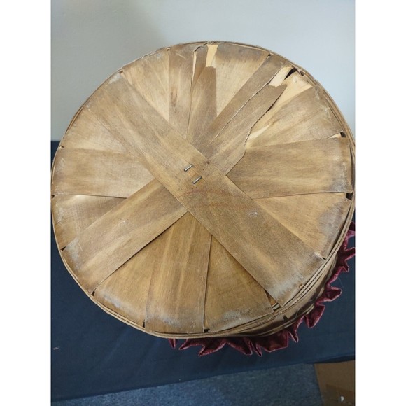 Vintage Large Heart Cushioned Sewing Basket With Lid And Liner - Picture 12 of 12